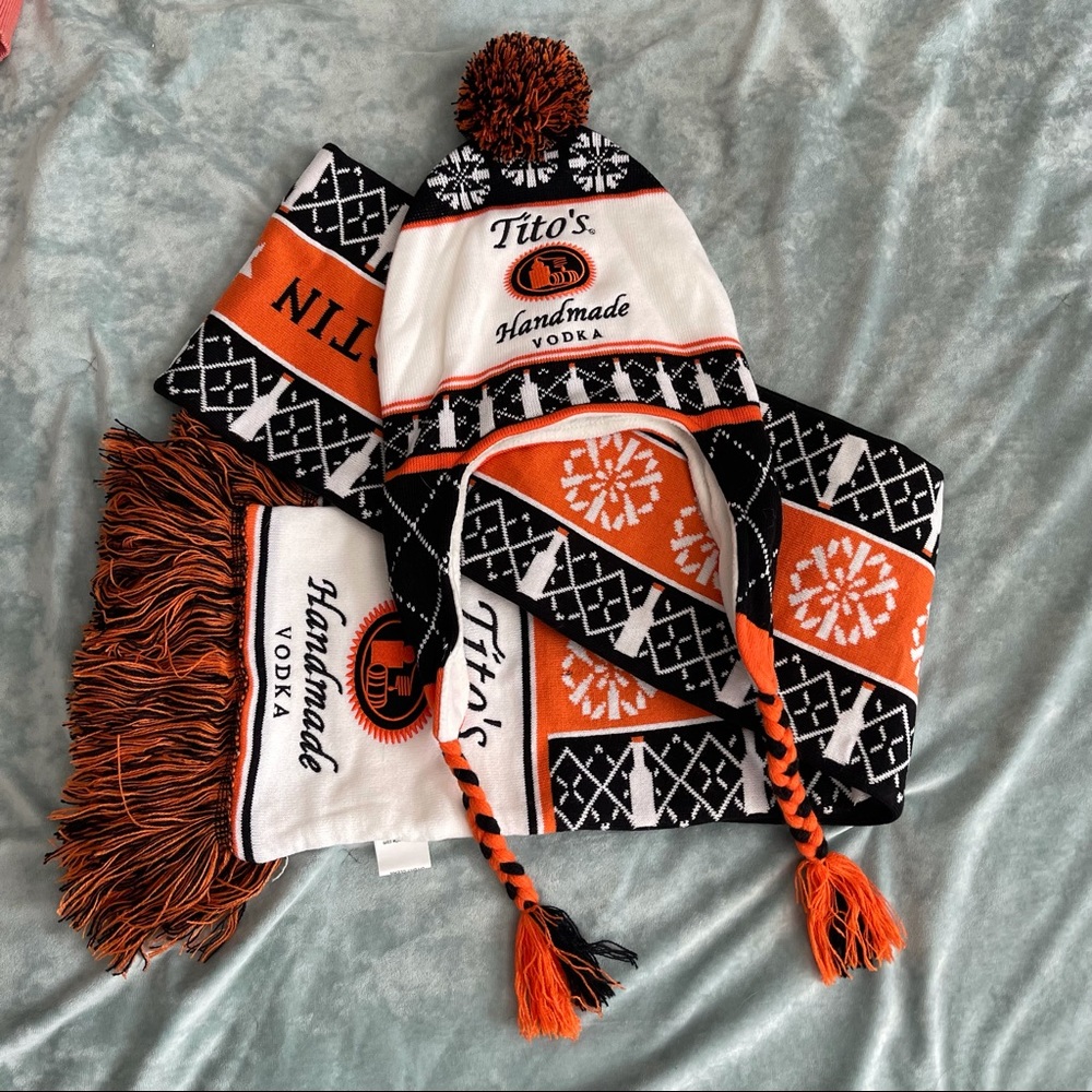Tito’s | Hat and scarf set